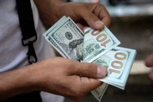 Man holding cash